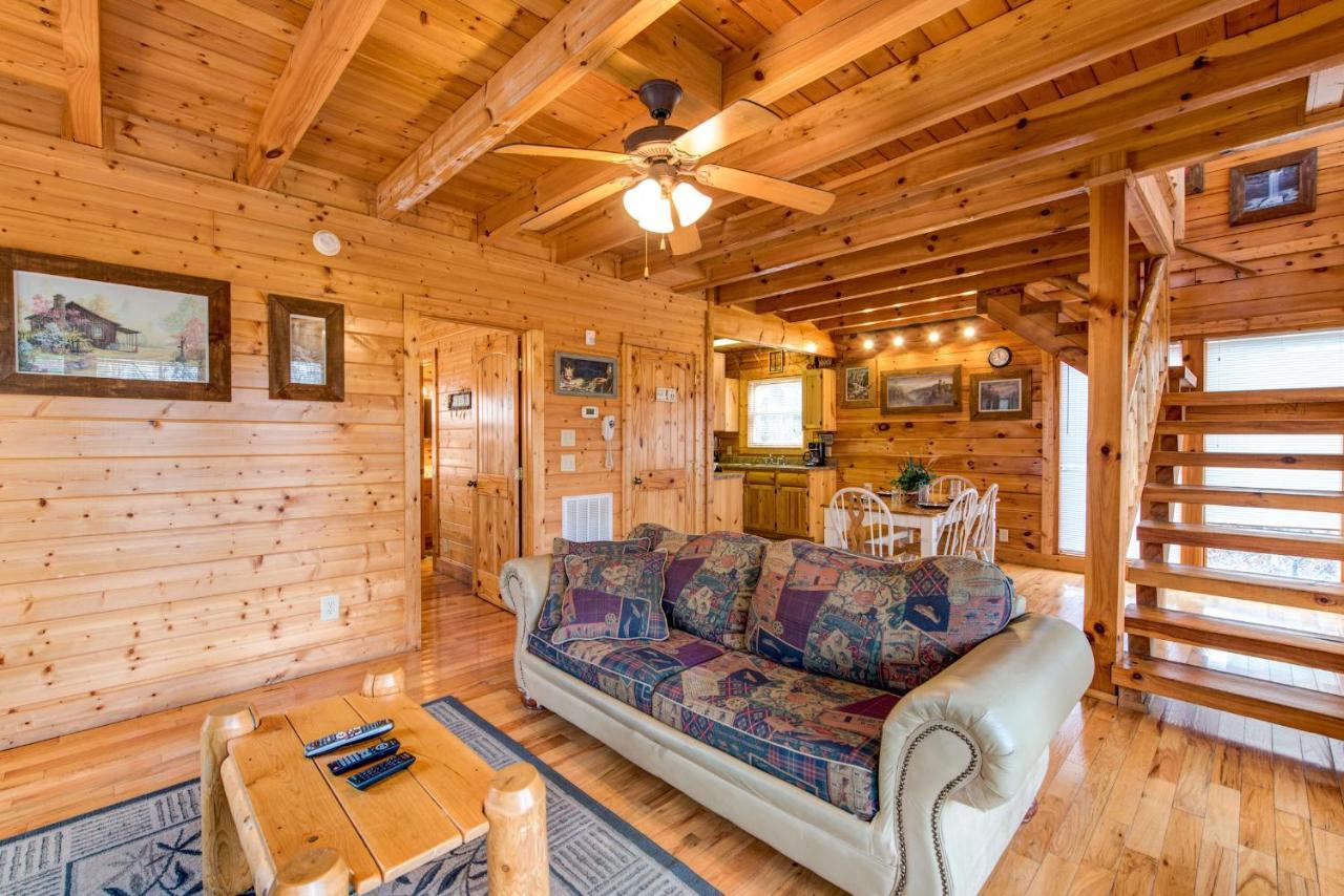 Secret Romance, 2 Bedrooms, Sleeps 8, Pool Table, Hot Tub, Arcade Gatlinburg Exterior foto